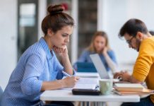 Comment choisir entre une formation publique et privée Comment choisir entre une formation publique et privée