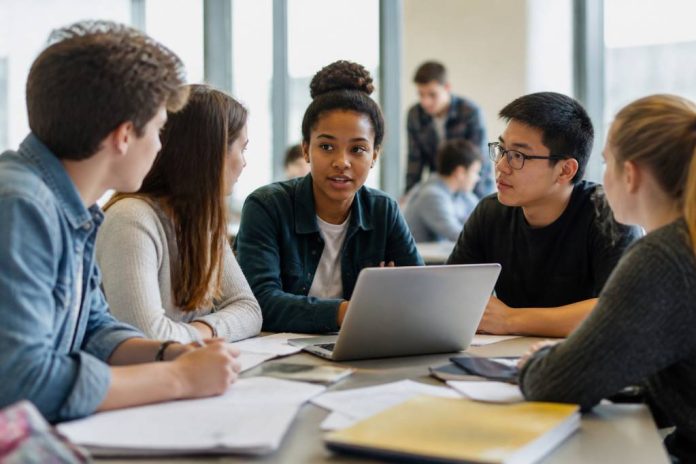 Les formations qui recrutent après le bac : les filières à privilégier