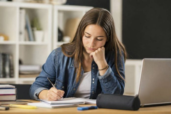 Comment choisir sa spécialité au lycée selon son projet d’études : les critères à prendre en compte Comment choisir sa spécialité au lycée selon son projet d’études : les critères à prendre en compte